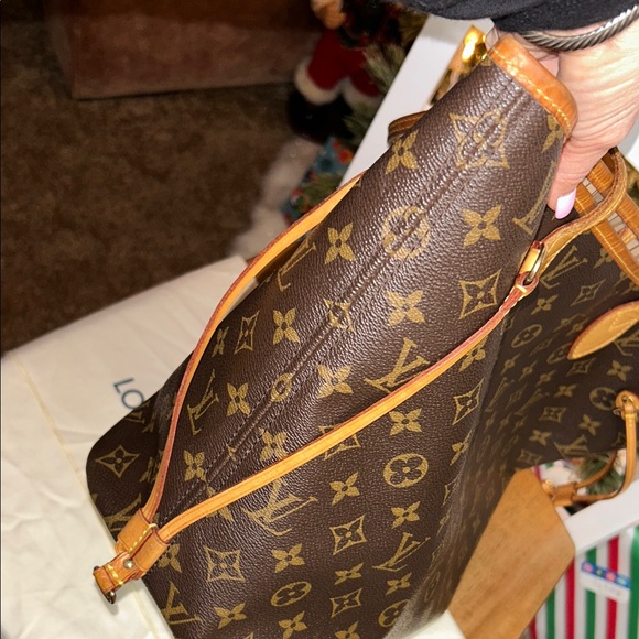 Louis Vuitton Neverfull MM - Picture 16 of 17